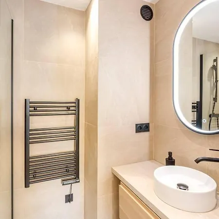 Luxurious 3 Min Walk From Eiffel Tower *