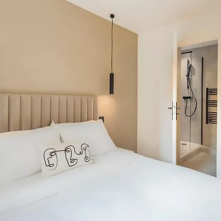 Luxurious 3 Min Walk From Eiffel Tower * باريس