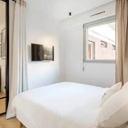 Luxurious 3 Min Walk From Eiffel Tower *