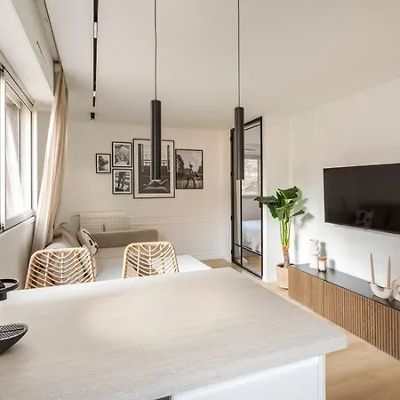 Luxurious 3 Min Walk From Eiffel Tower *