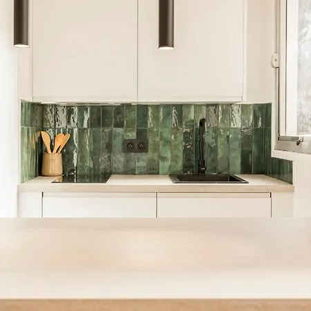 Luxurious 3 Min Walk From Eiffel Tower Париж