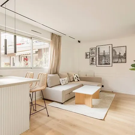 Luxurious 3 Min Walk From Eiffel Tower Lägenhet
