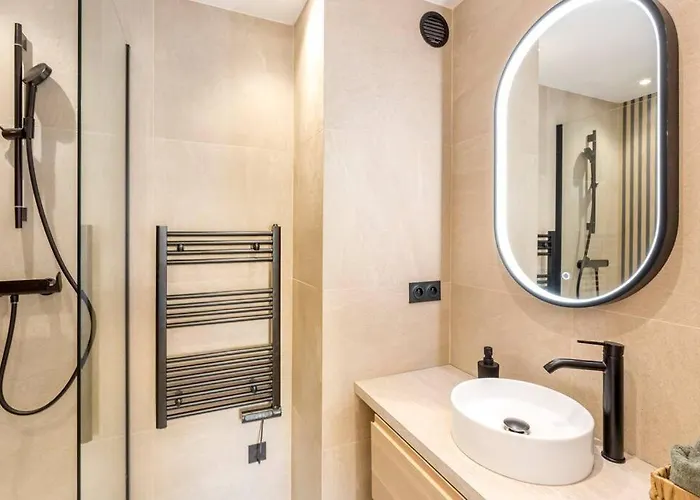 Luxurious 3 Min Walk From Eiffel Tower *