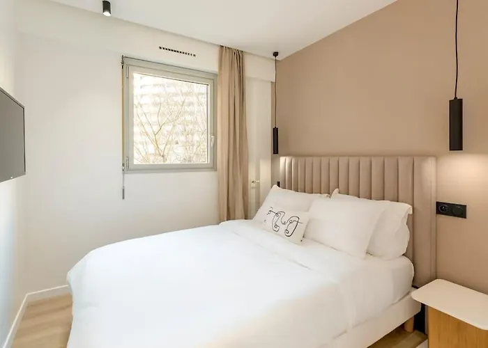 Luxurious 3 Min Walk From Eiffel Tower