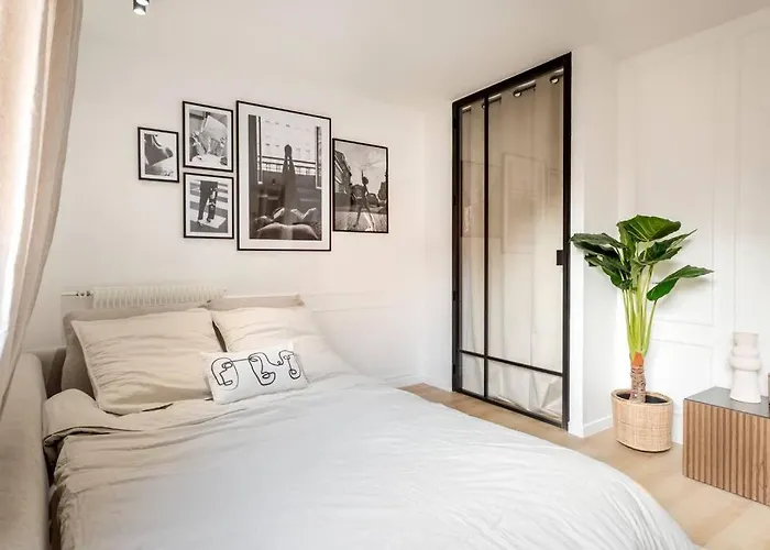 Luxurious 3 Min Walk From Eiffel Tower